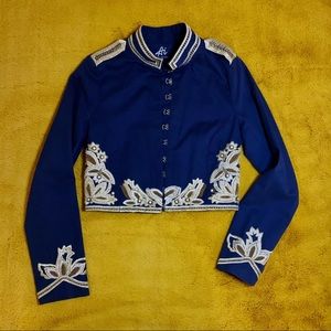 Embroidered sophisticated military jacket.